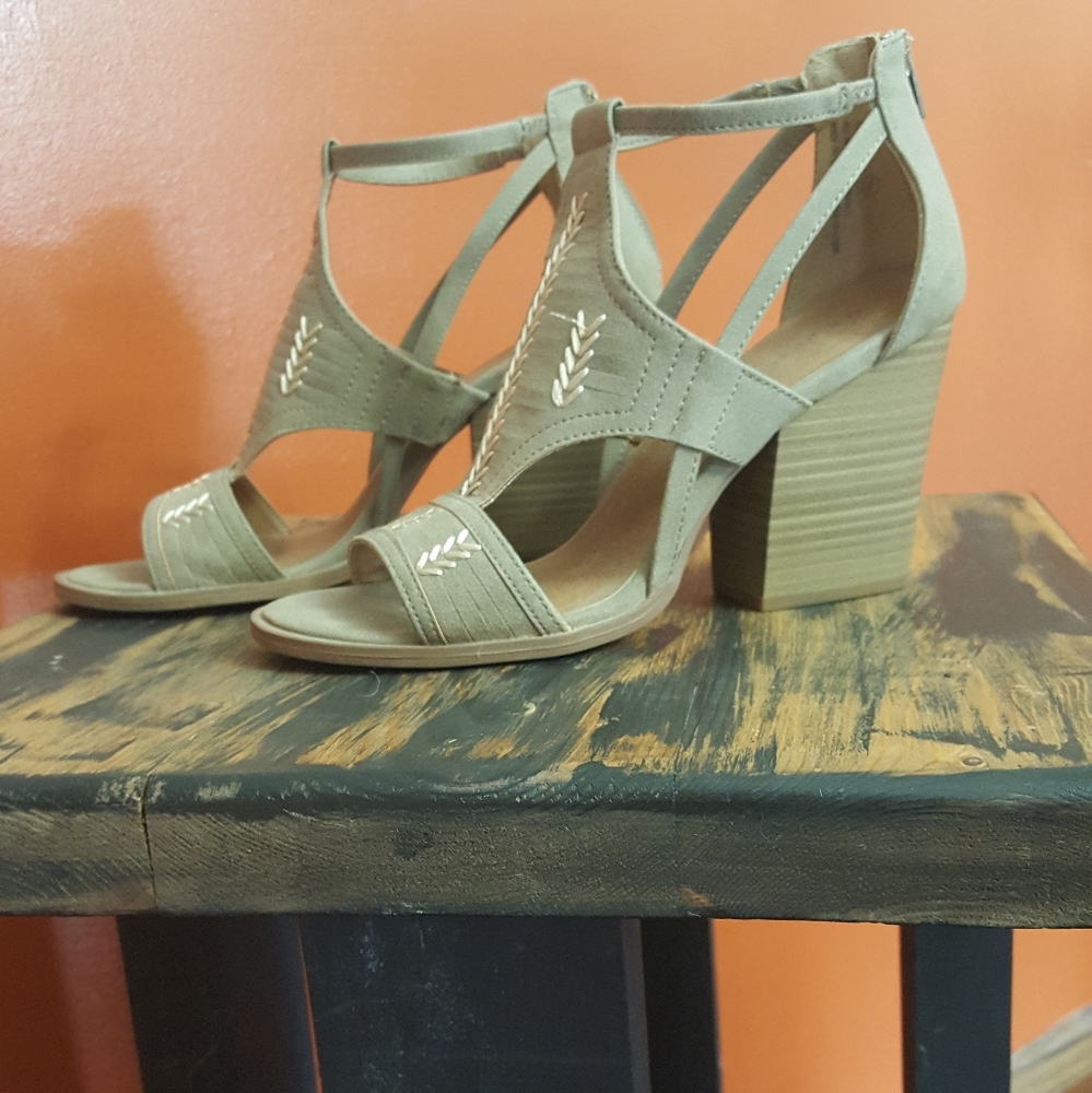 Maurices olive dress shoes